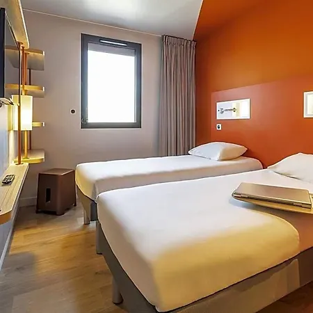 Hotel Ibis Budget Beauvais Aeroport 2*